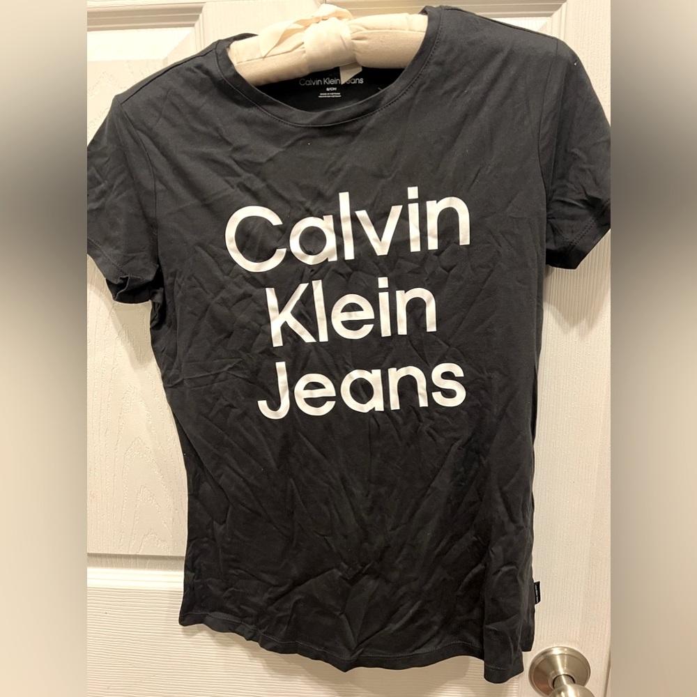 Calvin Klein Jeans Women’s Logo Tee Shirt Black Chic Luxe Trendy Fashion Medium